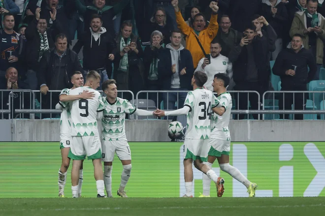 Olimpija je v Stožicah nepremagljiva in neprebojna, že četrto tekmo zapored je zmagal brez prejetega gola. FOTO: Leon Vidic/Delo