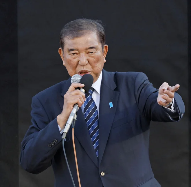 Podpora japonskemu premieru Šigeruju Išibi je v tednu pred volitvami dramatično zdrsnila. FOTO: Kjodo/Reuters