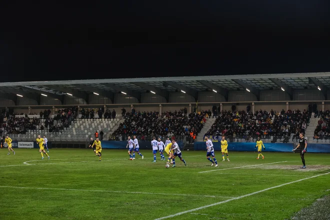 Točke so ostale na Obali. FOTO: Črt Piksi/Delo
