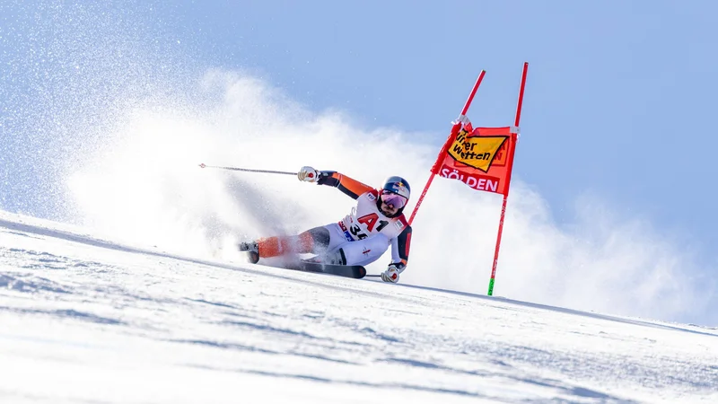 Marcel Hirscher še ne drvi tako kot nekoč, zadovoljen pa je, ker je spet na snegu. FOTO: Johann Groder/AFP