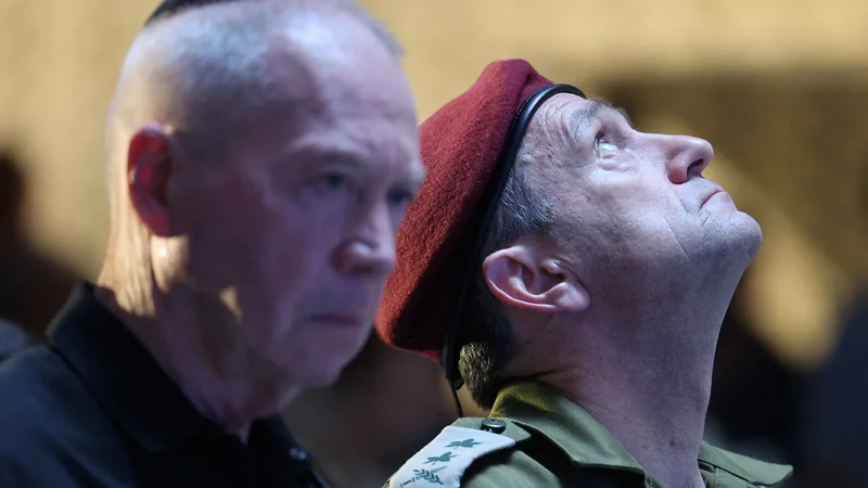 Joav Galant ni več obrambni minister. FOTO: Abir Sultan Via Reuters
