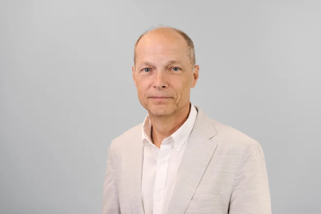 Po besedah gradbenega inženirja Andreja Pogačnika so zelo problematične prav konzole, saj so, laično rečeno, v objekt vpete le v eni točki. FOTO: osebni arhiv