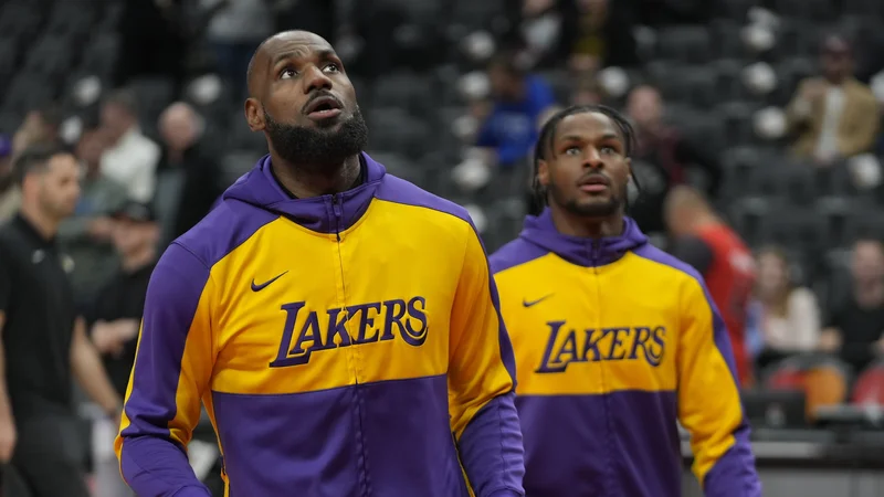 »Nikoli ne bom pozabil trenutka, ko sva proti Minnesoti sredi druge četrtine skupaj prišla na igrišče,« pravi ponosni oče LeBron James. FOTO: John E. Sokolowski/USA Today Sports
