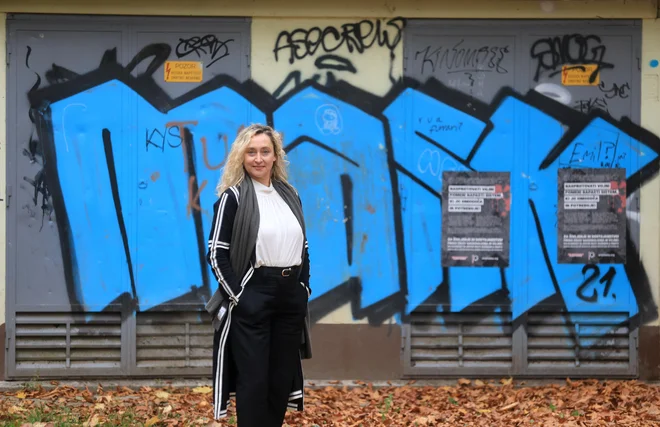 Mara Ambrožič Verderber: Strokovna moralna in etična integriteta sta eno, drugo je znanje, tretje je razumevanje tega, da ko ti vodiš ustanovo, ni tvoja odgovornost samo do tistih, ki jih vodiš, zaposlenih, ampak je tvoja odgovornost tudi do javnosti in ciljnih interesnih skupin, to so ustvarjalci in ustvarjalk. FOTO: Dejan Javornik