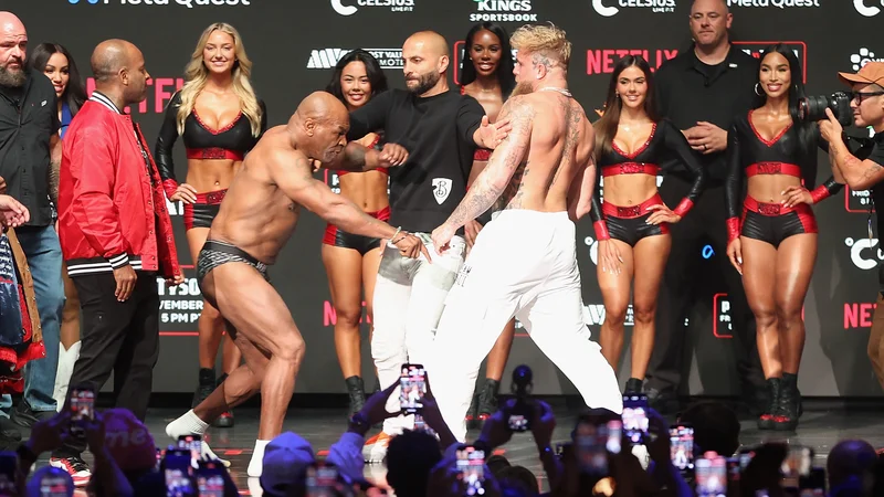 Mike Tyson je prisolil zaušnico Jaku Paulu. FOTO: Christian Petersen/AFP