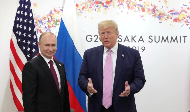 Donald Trump lahko po vrnitvi v Belo hišo zahteva koncesije od Vladimirja Putina, so prepričani analitiki.

FOTO: Mihail Klimentjev/Sputnik/Reuters