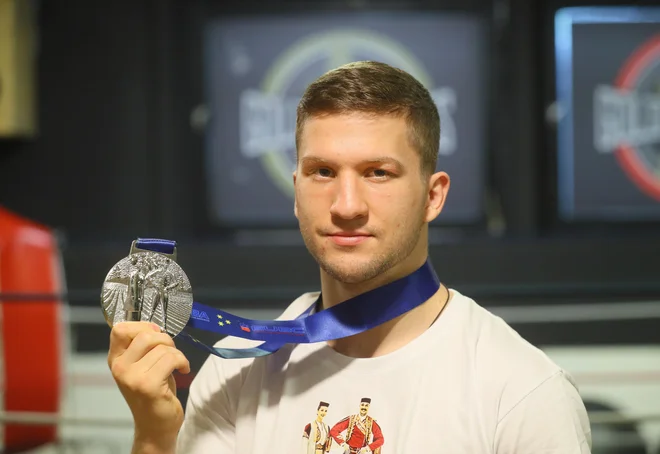 Nejc Petrič je s srebrno kolajno na lanskem evropskem prvenstvu do 22 let v Budvi poskrbel za enega od največjih uspehov slovenskega (olimpijskega) boksa. FOTO: Dejan Javornik