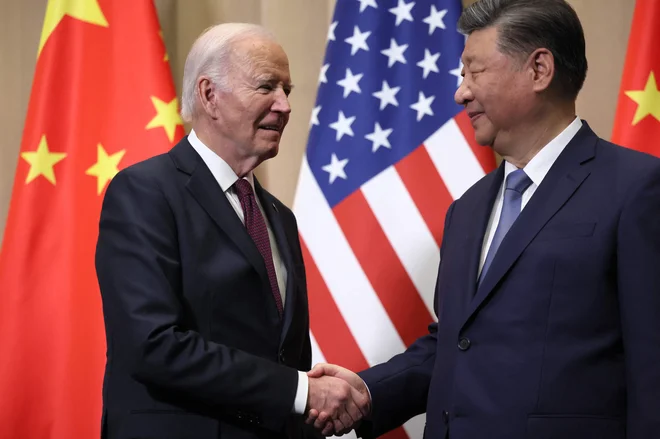 To je bilo šele četrto srečanje med predsednikoma Kitajske in ZDA, odkar je bil Biden januarja 2021 ustoličen za predsednika. FOTO: Leah Millis/AFP
