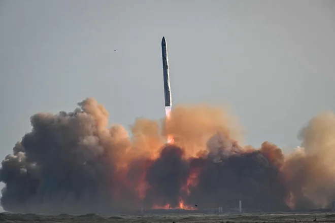 Starship je uspešno poletel tudi šestič. FOTO: Chandan Khanna/AFP
