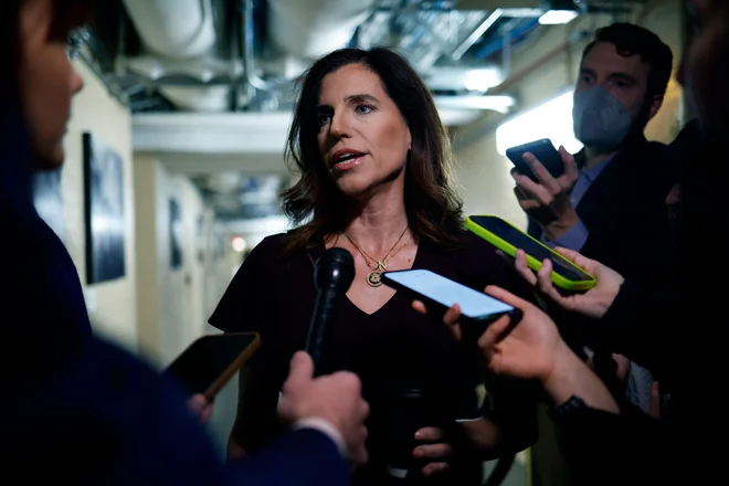 Južnokarolinska kongresnica Nancy Mace zahteva resolucijo s prepovedjo obiskovanja ženskih stranišč biološkim moškim. FOTO: Kevin Dietsch Getty/AFP