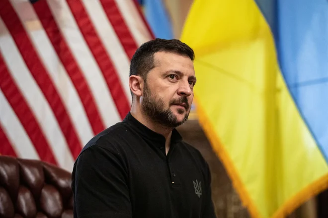 Volodimir Zelenski: »Ko država začne uporabljati druge narode ne le kot tarče terorja, ampak tudi kot poligone za svoje nove rakete, je to nedvomno mednarodni zločin.« FOTO: Anna Rose Layden/Getty Images Via Afp