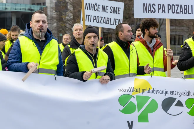 Ne gre le za to, kaj znaš, gre tudi za to, česa si vajen. Nevarnosti, ki prežijo pol kilometra pod površjem, so dobro plačane. FOTO: Voranc Vogel/Delo