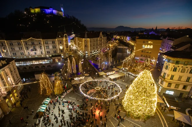 Veseli december se lahko začne. FOTO: Voranc Vogel/Delo