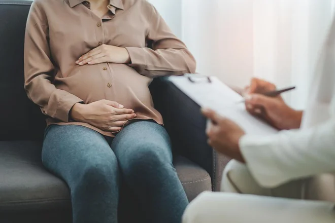 Tri uslužbenke so bile diskriminirane na podlagi njihovih osebnih okoliščin nosečnosti in starševstva. FOTO: Shutterstock 