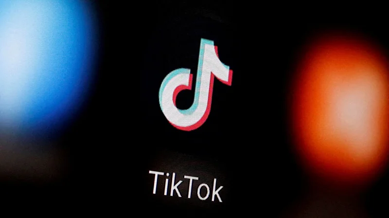 Kljub vse bolj razviti tehnologiji imajo spletne platforme težave pri preverjanju ustrezne starosti za uporabo družbenih omrežij. FOTO: Dado Ruvic/Reuters