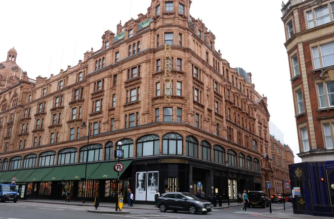Blagovnica Harrods v Londonu. FOTO: Mina Kim/Reuters