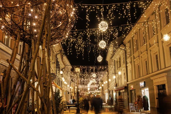 V Kranju bodo praznične luči zasvetile v začetku decembra. FOTO: Luka Dakskobler/ZTKK
