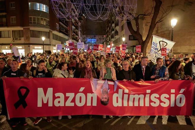 Največ jeze je bilo usmerjene v predsednika regionalne valencijske vlade Carlosa Mazóna. FOTO: Jose Jordan/AFP
