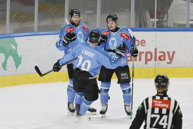 Hokejisti Olimpije so se veselilii druge zmage zapored. FOTO: Leon Vidic/Delo