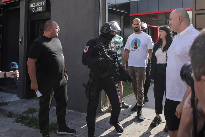 Andrew Tate čaka sojenje zaradi spolnega nasilja in prostitucije mladoletnic v Romuniji. FOTO: Inquam Photos/Octav Ganea/Reuters