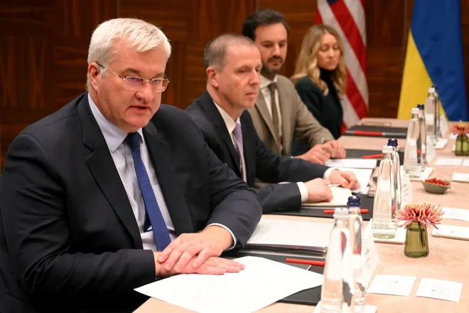 Ukrajinski zunanji minister Andrij Sibiha verjame, da bo polnopravno članstvo Ukrajine v Natu odvračalo nadaljnjo rusko agresijo. FOTO: Nicolas Tucat/Reuters
