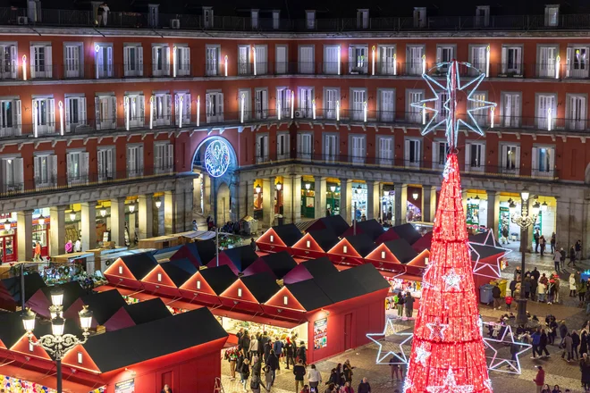 Najbolj znan božični sejem v Madridu je na znamenitem trgu Plaza Mayor. FOTO: Shutterstock