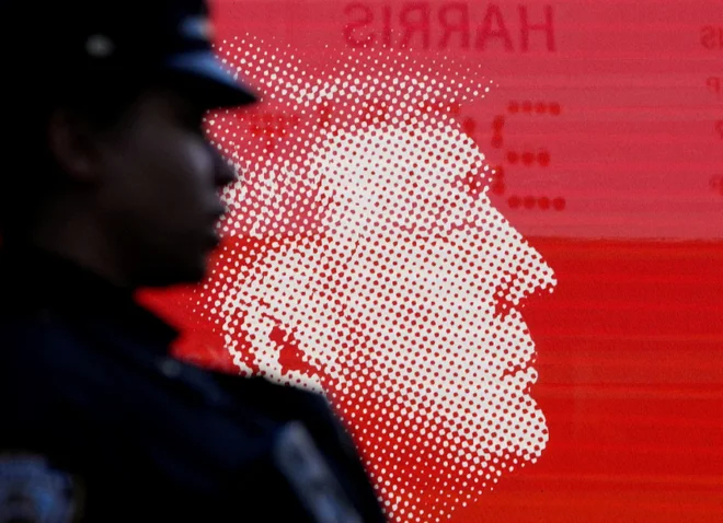 Trump je nepredvidljiv, nima koherentne politične vizije, njegovo upravljanje odpira mnogotere scenarije. Kar lahko pričakujemo, pa je razgradnja in razpad svetovnih vladajočih institucij in norm.
FOTO: David Dee Delgado Reuters