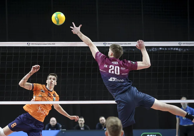 Odbojkarji moštva ACH Volley so doživeli nov poraz. FOTO: Jože Suhadolnik/Delo