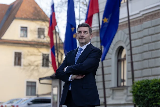 Aleš Musar: Midva z Natašo imava že dolga leta ustaljen red, ker jaz že pri njeni prejšnji zaposlitvi nisem imel nobene pravice vedeti za njene odvetniške primere, ker pač veljata odvetniška etika in odvetniško zaupanje. FOTO: Črt Piksi