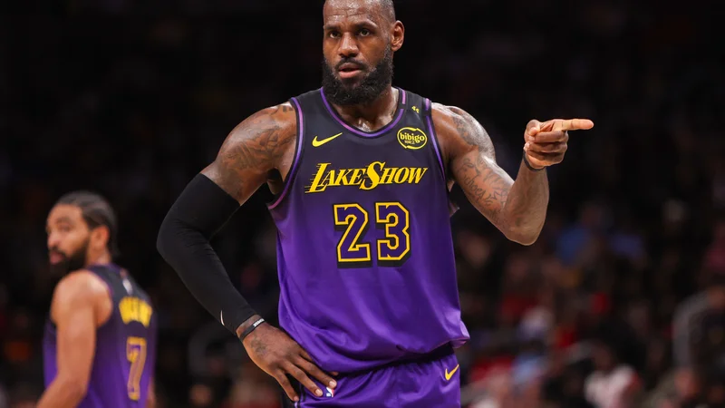 LeBron James po koncu tekme z Atlanto ni mogel biti zadovoljen. FOTO: Brett Davis/Reuters
