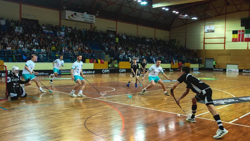 Florbol je hokej na ledu brez ledu. FOTO: Floorball zveza Slovenije