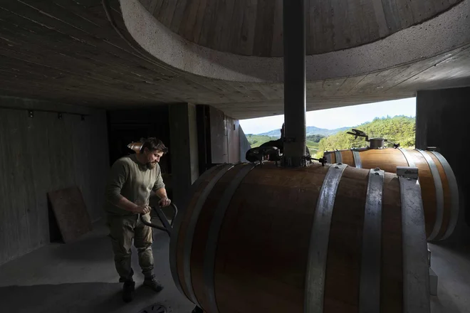 Investitor je biodinamični vinar, tehnične rešitve, ki jih v kleti najdemo, pa so izraz neklasičnega načina kletarjenja. FOTO: Fabrice Gallina
