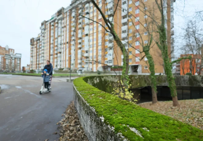 Arhitekti BS 7 – Braco Mušič, Marjan Bežan, Nives Starc – so se posvečali praktičnim in malo manj praktičnim potrebam stanovalcev po druženju, prostem času, estetiki. FOTO: Jože Suhadolnik