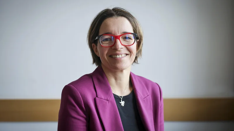 Maruša Bradač je profesorica in raziskovalka na ljubljanski fakulteti za matematiko in fiziko. FOTO: Jože Suhadolnik

 