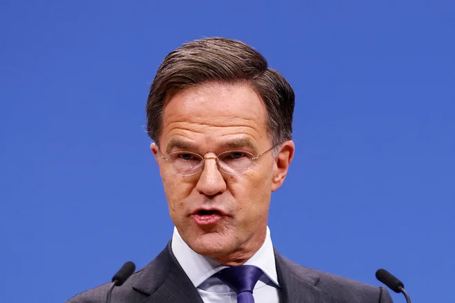 Generalni sekretar Nata Mark Rutte se zaveda, da je večanje izdatkov za obrambo notranjepolitično kočljivo, zlasti na kratek rok, saj je zaradi tega manj denarja za druge prednostne cilje. FOTO: Johanna Geron/Reuters