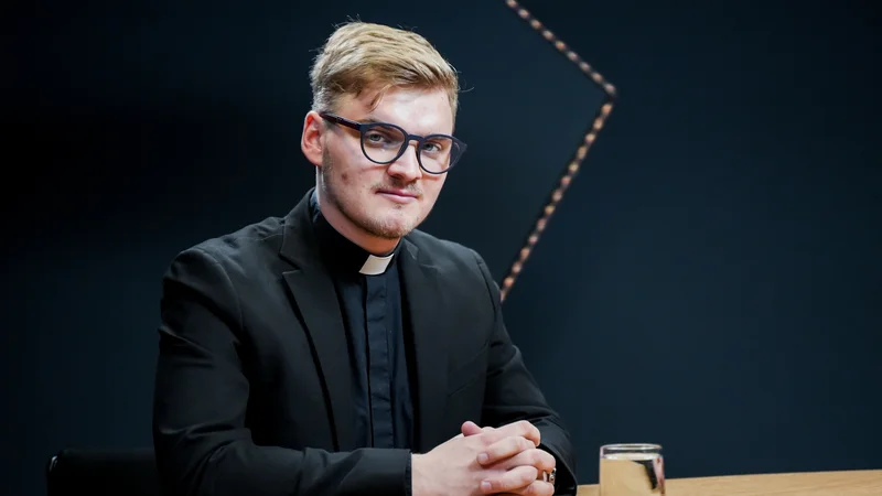 Mel Kovic: Največje veselje mi prinaša delo z ljudmi – maševanje, spovedovanje, delitev zakramentov. Mislim, da imam dar govorništva, saj znam nagovoriti ljudi. FOTO: Luka Maček