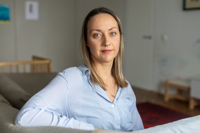 Špela Miroševič Slovenija jo danes pozna predvsem kot mamo dečka Urbana s sindromom CTNNB1. Neutrudno bije bitko s časom, zbira denar ter si prizadeva za en sam cilj – da bi njen sin pravočasno dobil gensko zdravilo. A njen osebni boj je tudi boj za vse otroke z redkimi boleznimi. FOTO: Voranc Vogel