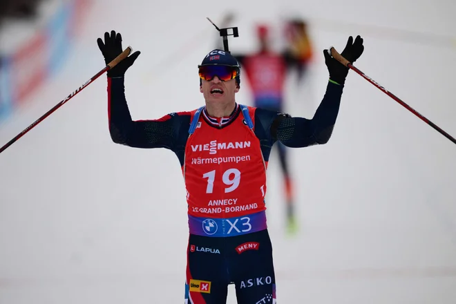 Tarjei Boe je zmagovalec tekme s skupinskim štartom v Annecyju. FOTO: Olivier Chassignole/AFP
