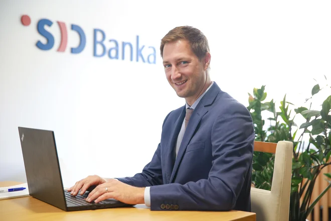 Simon Šimonka, direktor oddelka za financiranje in marketing SID Banka: »Slovenska podjetja vse bolj prepoznavajo pomen trajnostnega poslovanja kot ključnega dejavnika za dolgoročno konkurenčnost in skladnost z regulativnimi zahtevami.« FOTO: Helena Kermelj