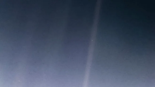 Bleda modra pika FOTO: NASA/JPL-Caltech 

 