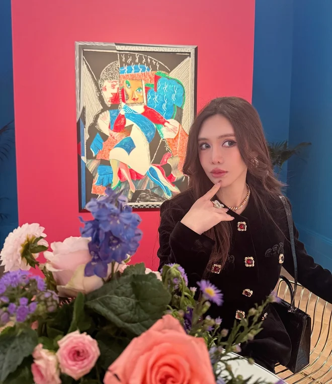 Influencerka je znana po svojih objavah, kjer pogosto pokaže svoj luksuzen življenski slog.. FOTO: Shafira Wan Huang/Instagram @shafiraone