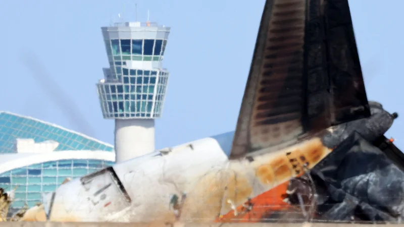 Južna Koreja je napovedala, da bo pregledala vsa letala tipa boeing 737-800, s katerimi v državi upravljajo letalske družbe, pri čemer naj bi se osredotočili na opremo za pristajanje, ki naj bi v nedeljo odpovedala. FOTO: Afp