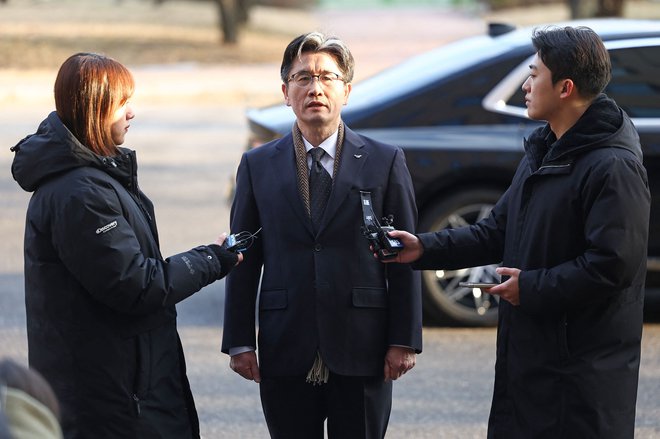 Oh Dong Vun je vodja Urada za preiskovanje korupcije pri visokih uradnikih. FOTO: YONHAP/AFP