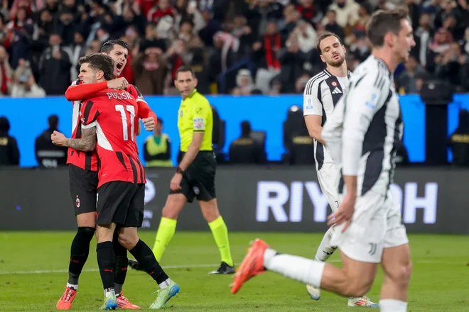 Igralci Milana so se veselili zmage proti Juventusu. FOTO: Fayez Nureldine/AFP