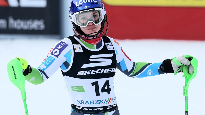 Ajdovka Andreja Slokar je največji slovenski up v današnji slalomski preizkušnji za svetovni pokal alpskih smučark v Kranjski Gori. FOTO: Blaž Samec/Delo