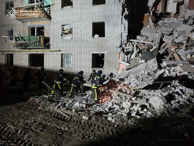 Ruševine v kraju Svesa po ruskem napadu. FOTO: Reuters