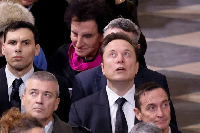 Musk in Trumpo sta se udeležila ponovnega odprtja cerkve Notre-Dame v Parizu. Tam sta se srečala tudi z italijansko premierko. FOTO: Ludovic Marin/Reuters