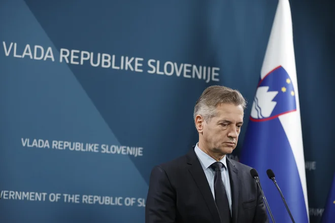 Primorskega Gholoba smo se razveselili. Očaral nas je s svojo pojavo in netipičnim, nepolitikantskim pristopom. »Vsako noč spim v svoji postelji. Ne glede, kje in kako dolgo v noč se zadržim, vedno se odpeljem domov k družini /otrokom v Šempeter,« nas je prepričal. FOTO: Leon Vidic/Delo