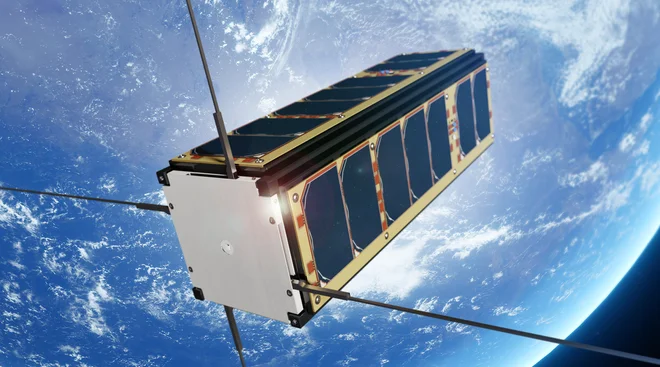Nanosatelit Trisat-R z maso približno pet kilogramov kroži v tirnici okoli 6000 kilometrov nad tlemi. FOTO: FERI UM