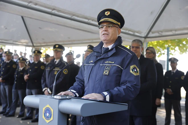 Če upoštevamo še njegovo vodenje policije kot vršilca dolžnosti generalnega direktorja, lahko zatrdimo, da ima Senad Jušić vsaj 691 dni vodstvenih izkušenj v javnem sektorju. Nato je odstopil. FOTO: Leon Vidic/Delo